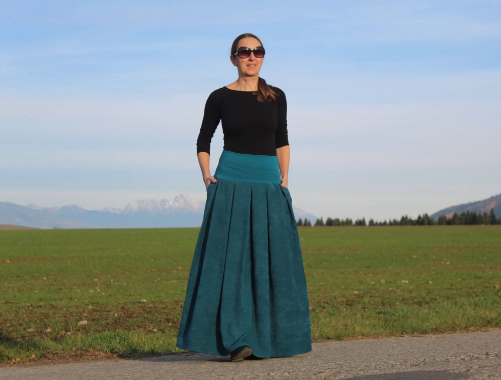 Dlhá petrolejová sukňa z mäkkej kostýmovky s vreckami