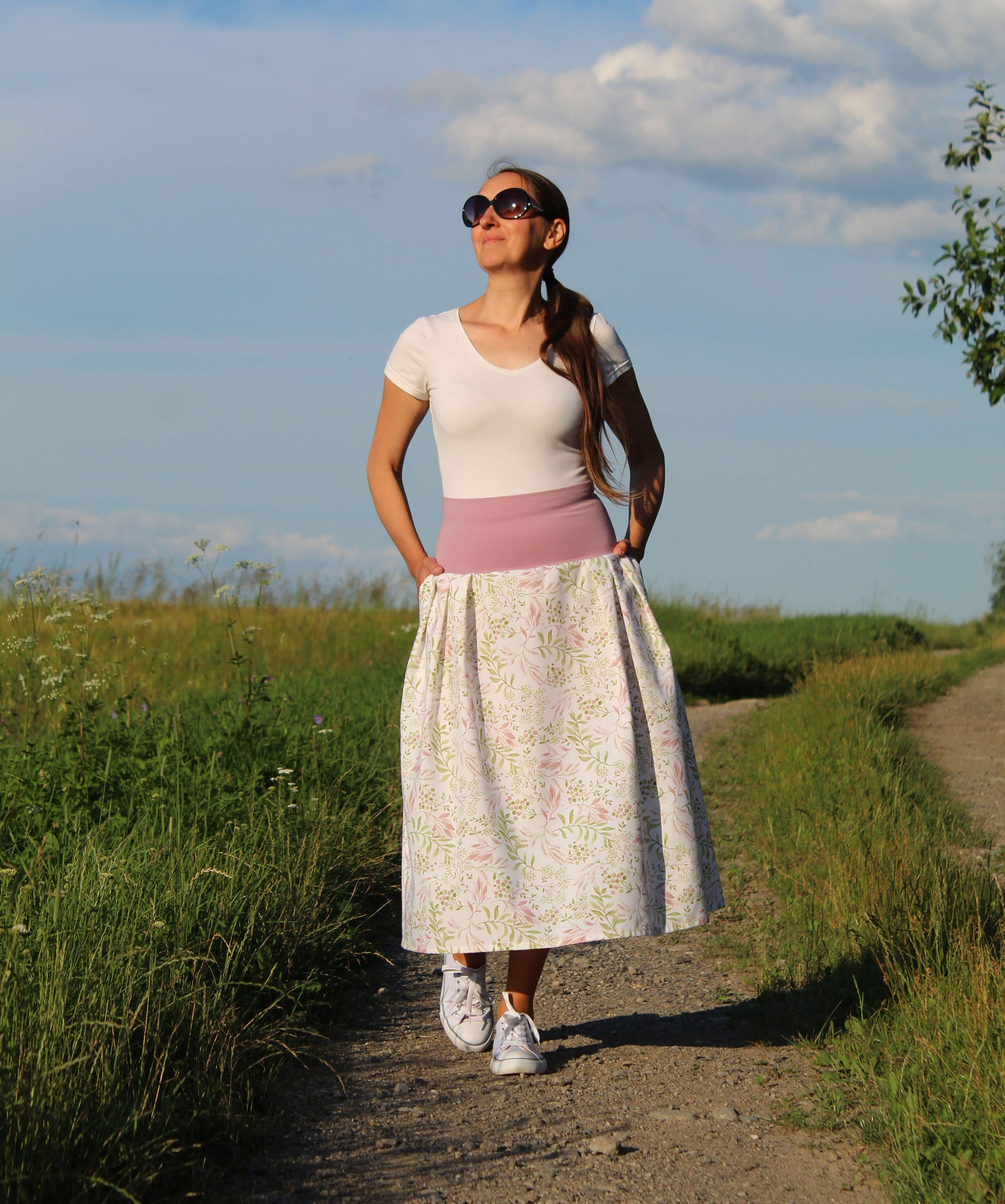 Bavlnená skladaná sukňa staroružovo-zelené lístky