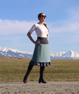 Krátka tyrkysovo-šedá dvojvrstvová sukňa