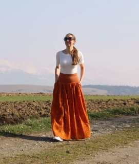 Mušelínová skladaná sukňa škoricová s kvetmi