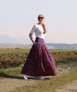Mušelínová skladaná sukňa fialová s kvetmi