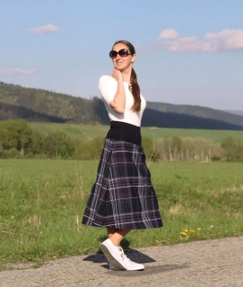 Trojštvrťová károvaná sukňa