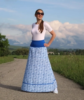 Dlhá bavlnená sukňa biela s modrým paisley a krajkou