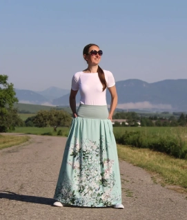 Úpletová sukňa mentolova s bielymi kvetmi