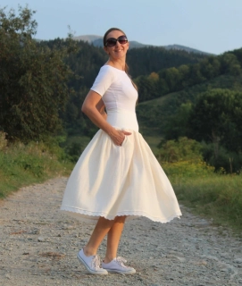Trojštvrťová smotanová mušelínová sukňa