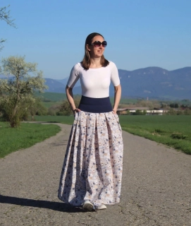Dlhá skladaná sukňa modro-béžové kvietky