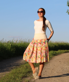 Viskózová sukňa krátka maľované kvetiny