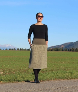 Khaki midi rovná sukňa z bavlnenej teplákoviny s jemným prírodným vzorom a vreckami