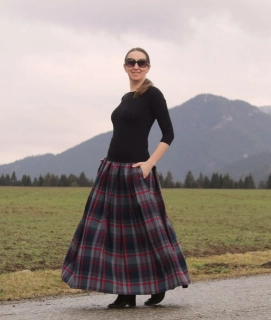 Tmavošedá skladaná károvaná sukňa