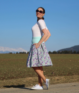 Krátka bavlnená sukňa s kvetinovým vzorom