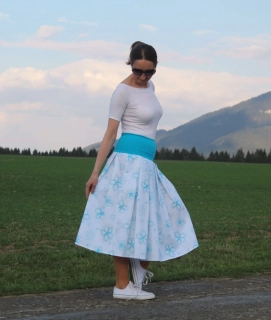 Trojštvrťová sukňa s kvetinovým vzorom – bielo-tyrkysová veľ.M