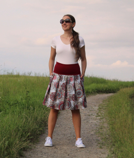 Bavlnená skladaná sukňa vínová s mandalami